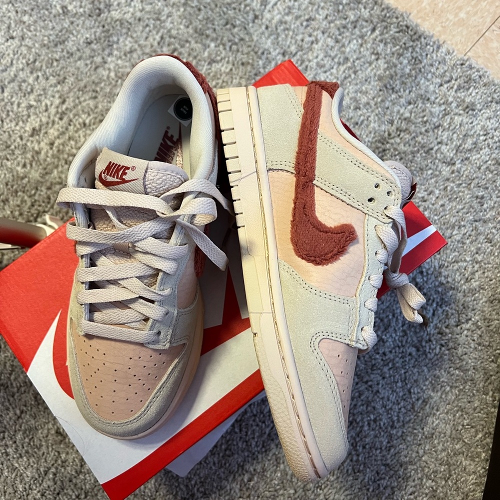 Nike dunk Terry Swoosh size 6 women
